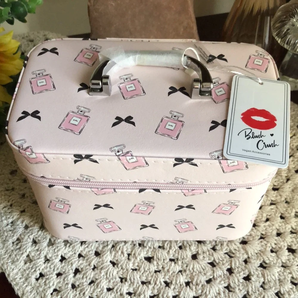 Blush Crush BOWS & PERFUME Hard Train Make Up Cosmetic Travel Case